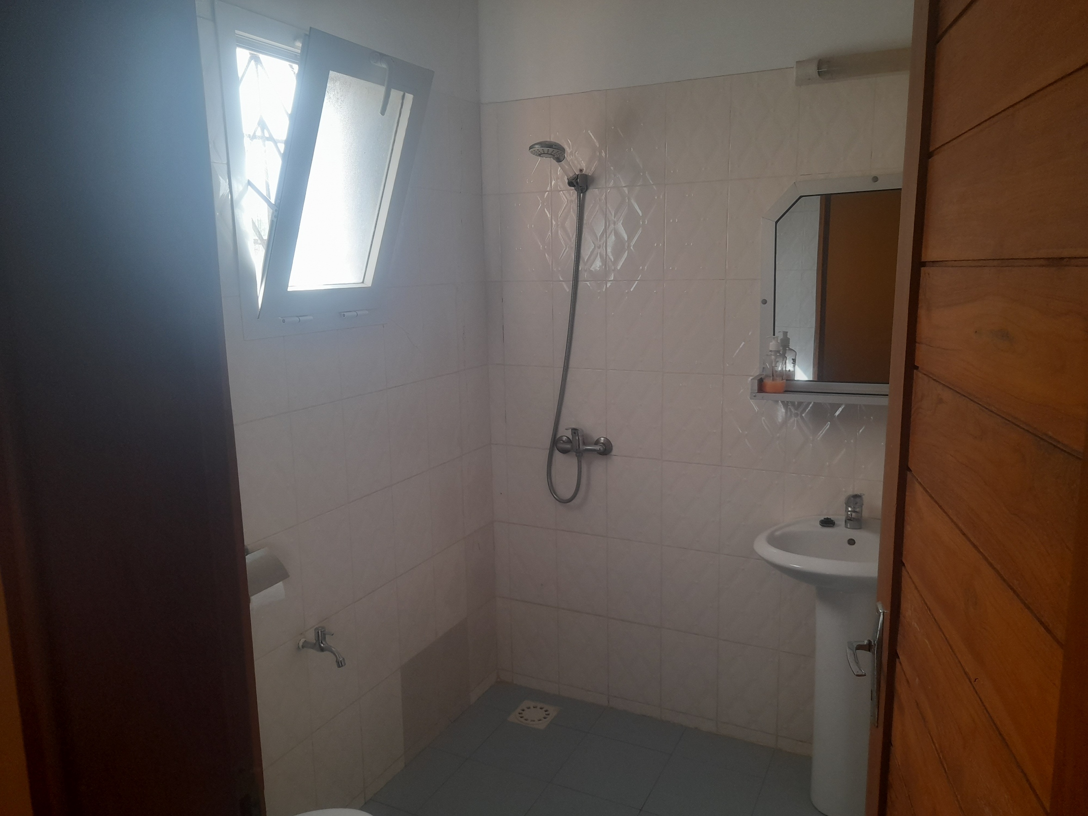 Salle de bain dans l'appartement 'Baobab'